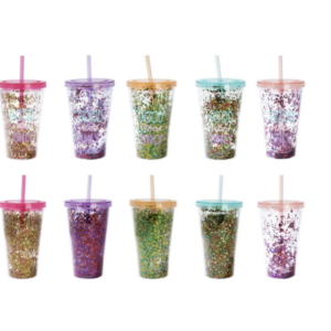 كوب شرب مع شفاط